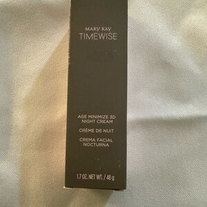 Mary Kay Timewise Night Cream in Elegant Gray